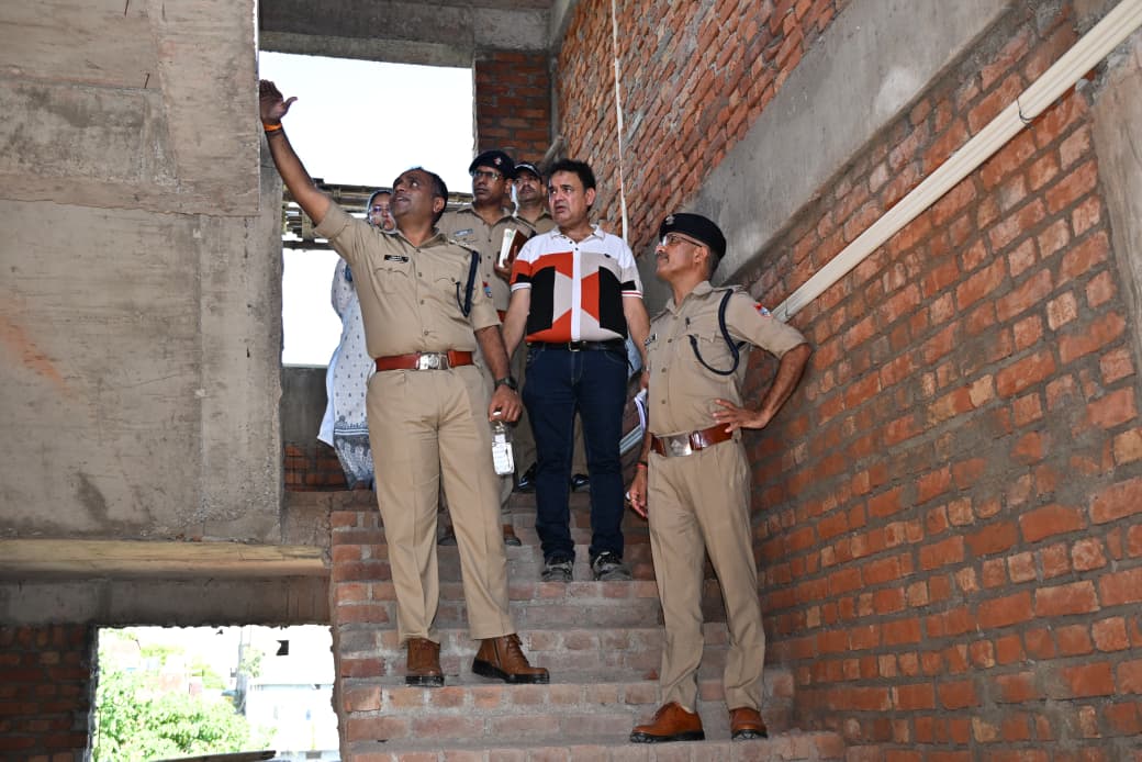 नवनिर्मित बनभूलपुरा थाने का एसएसपी ने किया निरीक्षण, गुणवत्तापूर्ण सुविधाएं जल्द पूरी करने के निर्देश नवनिर्मित बनभूलपुरा थाने का एसएसपी ने किया निरीक्षण, गुणवत्तापूर्ण सुविधाएं जल्द पूरी करने के निर्देश