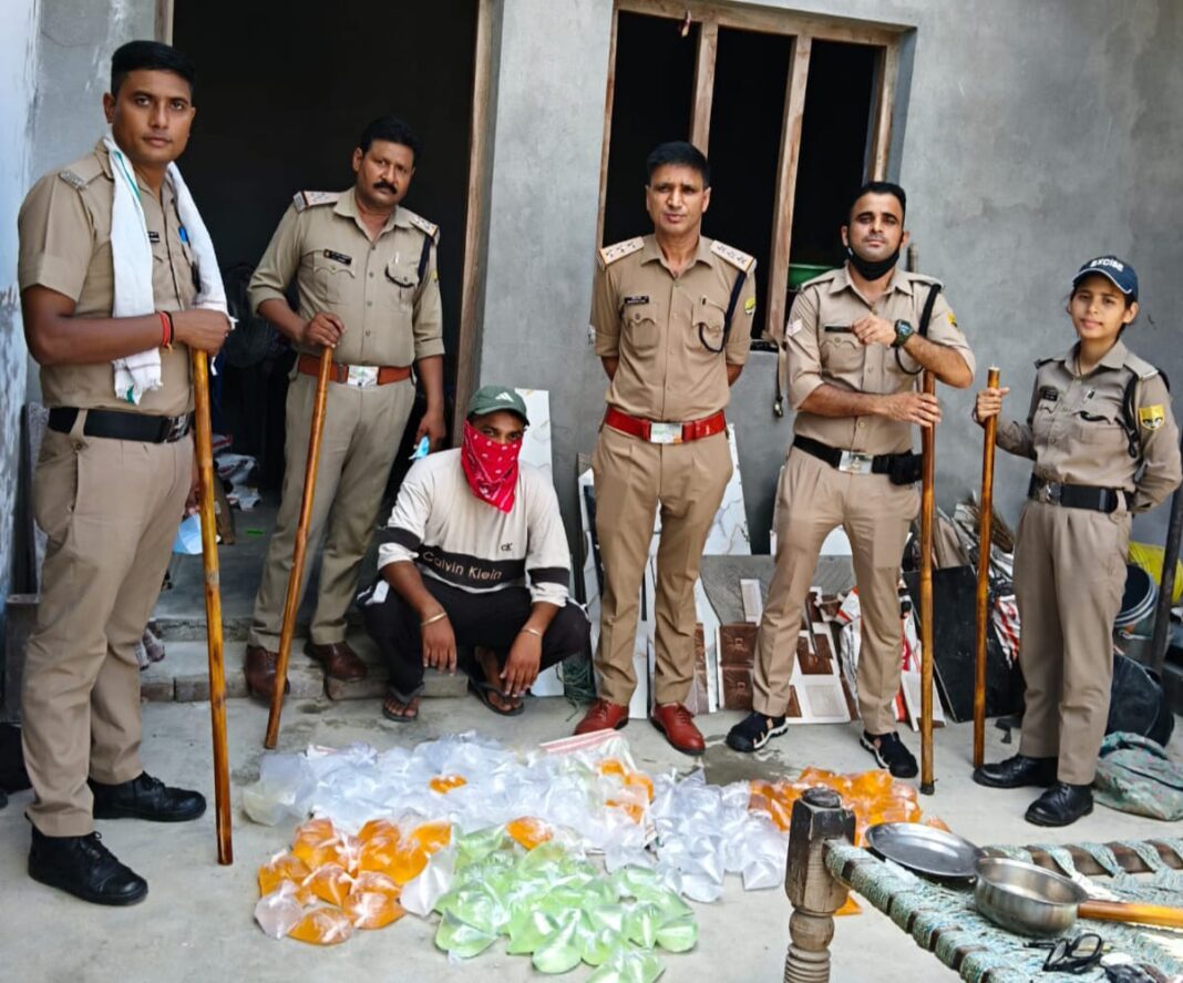 आबकारी विभाग का काशीपुर के कलियावाला में एक मकान में छापा,अवैध शराब बरामद, एक गिरफ्तार आबकारी विभाग का काशीपुर के कलियावाला में एक मकान में छापा,अवैध शराब बरामद, एक गिरफ्तार