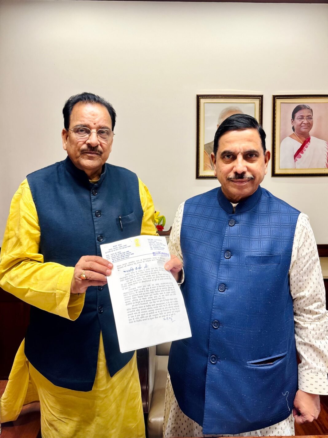 रुद्रपुर में केंद्रीय विद्यालय की स्थापना को लेकर सांसद अजय भट्ट मिले केंद्रीय शिक्षा मंत्री प्रहलाद जोशी से शीघ्र स्वीकृति की मांग का सौंपा पत्र रुद्रपुर में केंद्रीय विद्यालय की स्थापना को लेकर सांसद अजय भट्ट मिले केंद्रीय शिक्षा मंत्री प्रहलाद जोशी से शीघ्र स्वीकृति की मांग का सौंपा पत्र