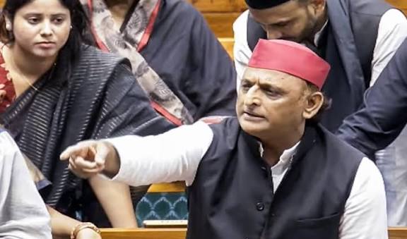 नीट पर चर्चा के दौरान विपक्ष में तकरार, अखिलेश यादव ने कांग्रेस पर साधा निशान नीट पर चर्चा के दौरान विपक्ष में तकरार, अखिलेश यादव ने कांग्रेस पर साधा निशान