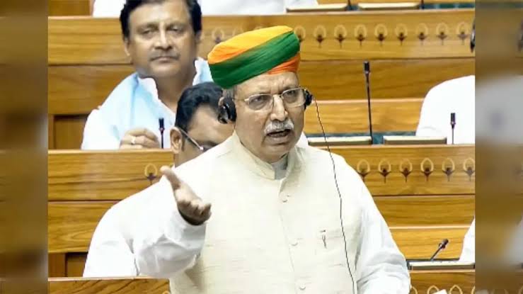 फास्ट ट्रैक अदालतों ने 2025 में निपटाए 66,500 मामले, लोकसभा में कानून मंत्री मेघवाल ने दी जानकारी फास्ट ट्रैक अदालतों ने 2025 में निपटाए 66,500 मामले, लोकसभा में कानून मंत्री मेघवाल ने दी जानकारी