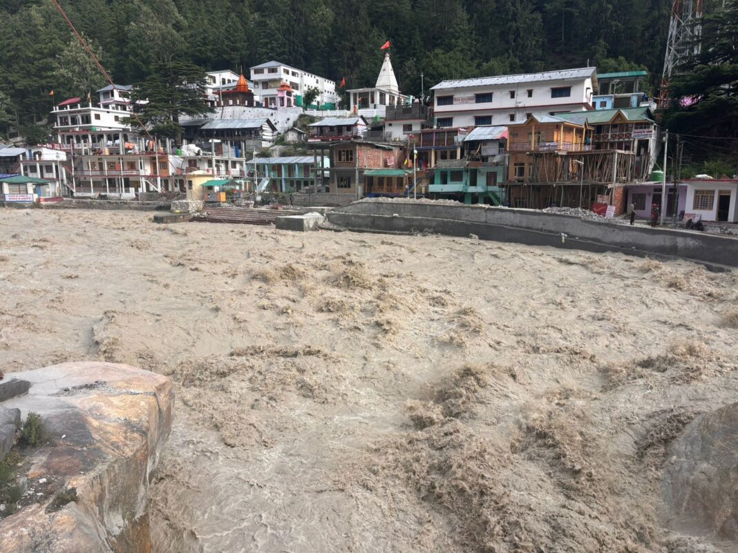 भागीरथी का बढ़ता जलस्तर बना खतरा, हर्षिल-धराली के ग्रामीणों ने मांगी तत्काल सुरक्षा भागीरथी का बढ़ता जलस्तर बना खतरा, हर्षिल-धराली के ग्रामीणों ने मांगी तत्काल सुरक्षा