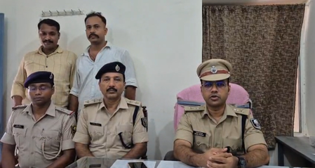 पूर्वी चंपारण में अवैध हथियार फैक्ट्री का भंडाफोड़, चार गिरफ्तार पूर्वी चंपारण में अवैध हथियार फैक्ट्री का भंडाफोड़, चार गिरफ्तार