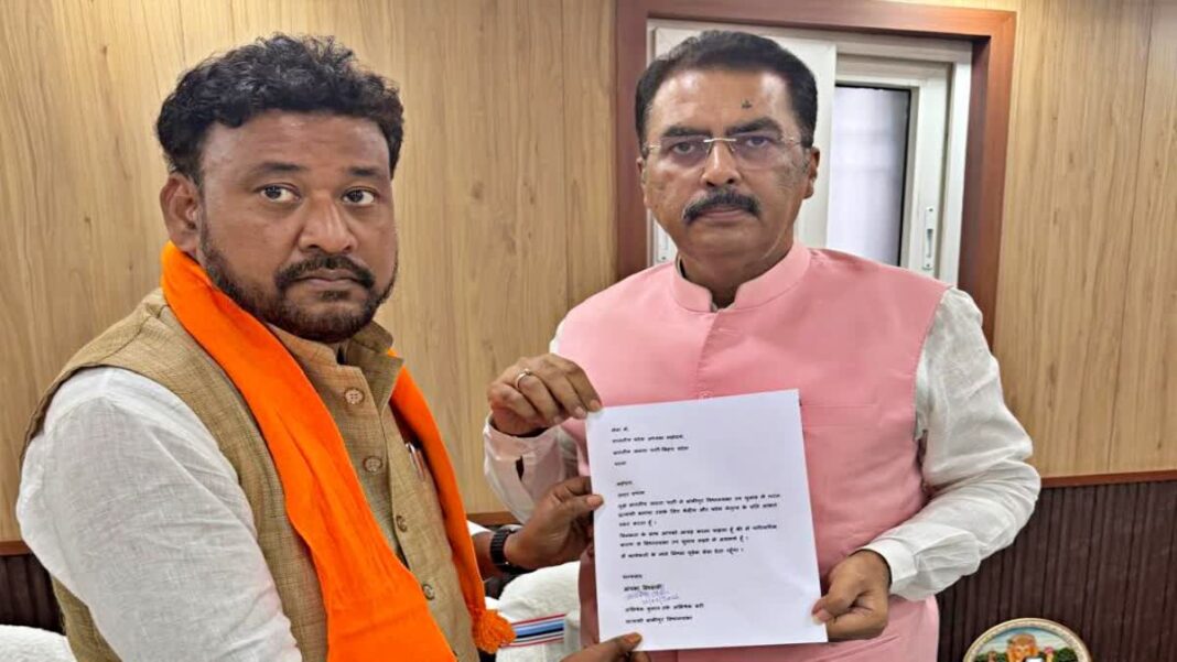 बांकीपुर उपचुनाव: भाजपा प्रत्याशी अभिषेक बंटी ने वापस लिया नामांकन, सियासी हलचल तेज बांकीपुर उपचुनाव: भाजपा प्रत्याशी अभिषेक बंटी ने वापस लिया नामांकन, सियासी हलचल तेज