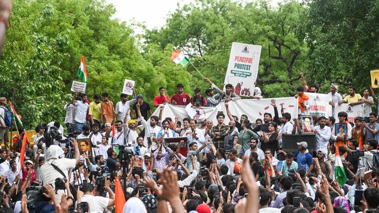 जंतर-मंतर: खगोलीय वेधशाला से लोकतांत्रिक आंदोलनों का केंद्र बनने तक का सफर जंतर-मंतर: खगोलीय वेधशाला से लोकतांत्रिक आंदोलनों का केंद्र बनने तक का सफर