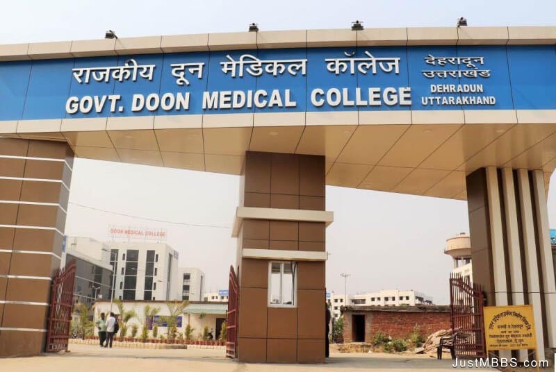 दून मेडिकल कॉलेज मेस घोटाला: मास्टरमाइंड लेखाकार निलंबित, पहली बड़ी कार्रवाई दून मेडिकल कॉलेज मेस घोटाला: मास्टरमाइंड लेखाकार निलंबित, पहली बड़ी कार्रवाई