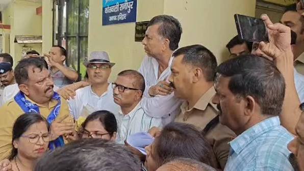 स्मार्ट मीटर के विरोध में सड़कों पर उतरे लोग, नैनीताल में प्रदर्शन तेज स्मार्ट मीटर के विरोध में सड़कों पर उतरे लोग, नैनीताल में प्रदर्शन तेज