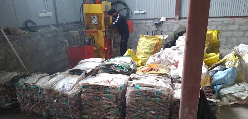 प्लास्टिक कचरा वापसी में केदारनाथ सबसे आगे, DDRS मॉडल से उत्तराखंड में स्वच्छता की नई पहल प्लास्टिक कचरा वापसी में केदारनाथ सबसे आगे, DDRS मॉडल से उत्तराखंड में स्वच्छता की नई पहल