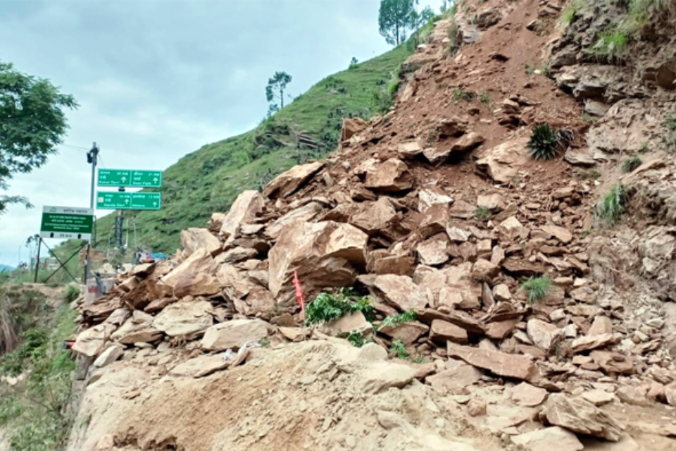तीन रात बंद रहेगा ज्योलीकोट–क्वारब हाईवे, भारी बारिश के खतरे के बीच प्रशासन का बड़ा फैसला तीन रात बंद रहेगा ज्योलीकोट–क्वारब हाईवे, भारी बारिश के खतरे के बीच प्रशासन का बड़ा फैसला