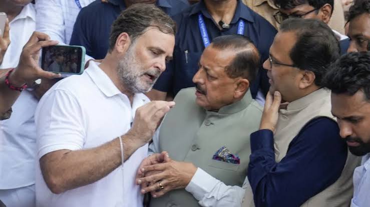 NEET मुद्दे पर सियासी टकराव तेज: जितेंद्र सिंह का राहुल गांधी पर आरोप, बोले- चर्चा की सहमति के बाद बदल दी मांग NEET मुद्दे पर सियासी टकराव तेज: जितेंद्र सिंह का राहुल गांधी पर आरोप, बोले- चर्चा की सहमति के बाद बदल दी मांग