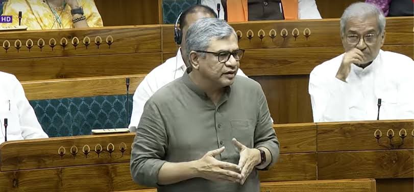 रेलवे सुरक्षा में सुधार, चालू वित्त वर्ष में अब तक केवल दो बड़े ट्रेन हादसे: रेल मंत्री रेलवे सुरक्षा में सुधार, चालू वित्त वर्ष में अब तक केवल दो बड़े ट्रेन हादसे: रेल मंत्री