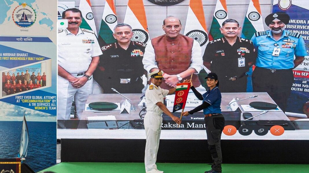 विश्व की पहली त्रि-सेवा महिला नौकायन परिक्रमा पूरी, राजनाथ बोले- समुद्र की लहरों से भी ऊंचा है बेटियों का हौसला विश्व की पहली त्रि-सेवा महिला नौकायन परिक्रमा पूरी, राजनाथ बोले- समुद्र की लहरों से भी ऊंचा है बेटियों का हौसला