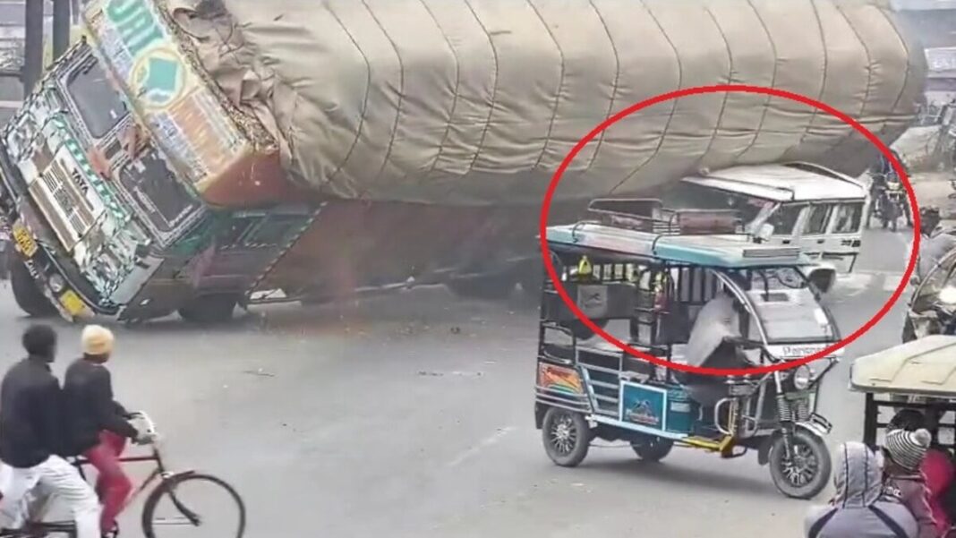 रामपुर रोड पर दर्दनाक हादसा: ट्रक की टक्कर से पूर्व सैनिक की मौत, परिवार पर टूटा दुखों का पहाड़ रामपुर रोड पर दर्दनाक हादसा: ट्रक की टक्कर से पूर्व सैनिक की मौत, परिवार पर टूटा दुखों का पहाड़