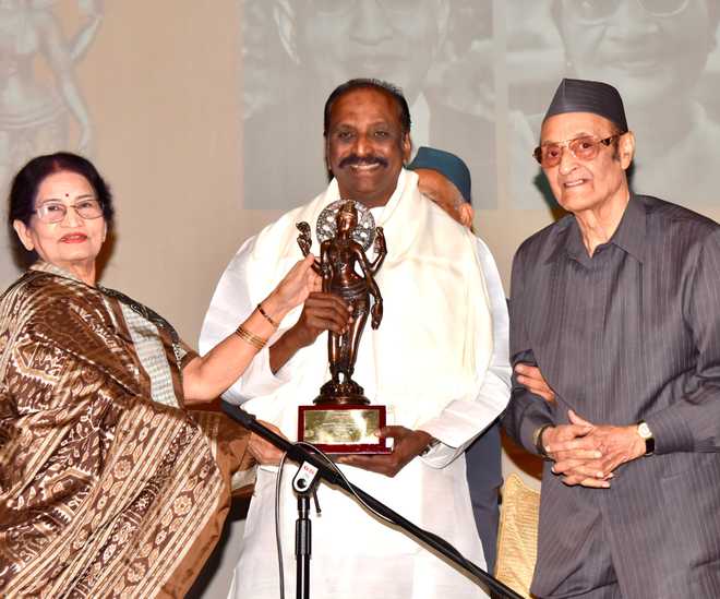आर. वैरामुथु को 60वां ज्ञानपीठ पुरस्कार, दिल्ली में हुआ सम्मान समारोह आर. वैरामुथु को 60वां ज्ञानपीठ पुरस्कार, दिल्ली में हुआ सम्मान समारोह