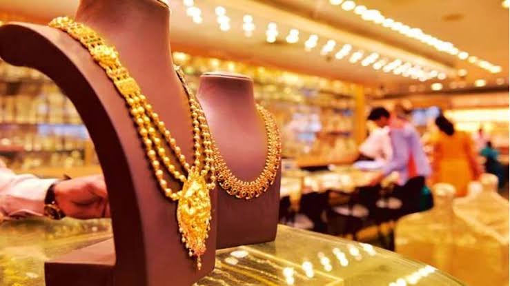 दीवाली तक सोना ₹2 लाख के पार, चांदी भी बनाएगी नया रिकॉर्ड; जानिए एक्सपर्ट का अनुमान दीवाली तक सोना ₹2 लाख के पार, चांदी भी बनाएगी नया रिकॉर्ड; जानिए एक्सपर्ट का अनुमान