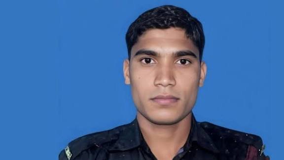उत्तराखंड के वीर सपूत हवलदार गजेंद्र सिंह को मरणोपरांत मिलेगा कीर्ति चक्र उत्तराखंड के वीर सपूत हवलदार गजेंद्र सिंह को मरणोपरांत मिलेगा कीर्ति चक्र