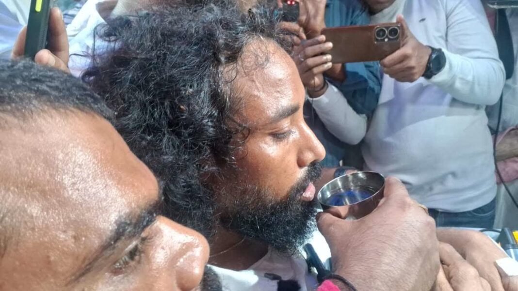 सोनम वांगचुक की अपील पर देवेंद्र महतो ने जल ग्रहण किया, JPSC-JSSC आंदोलन रहेगा जारी सोनम वांगचुक की अपील पर देवेंद्र महतो ने जल ग्रहण किया, JPSC-JSSC आंदोलन रहेगा जारी