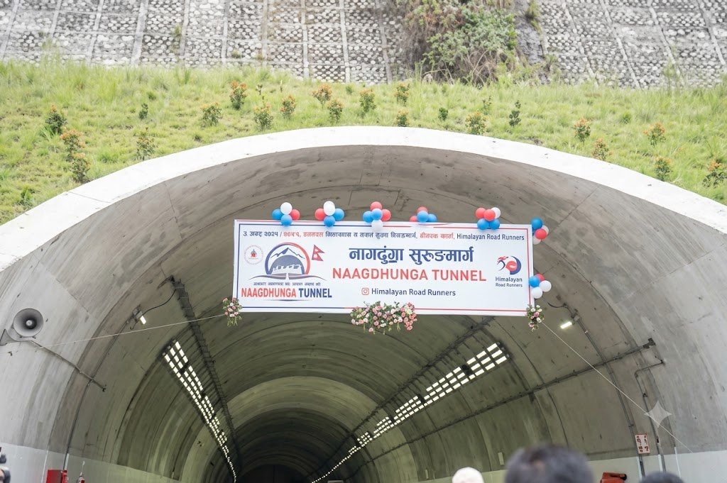 नेपाल की पहली आधुनिक सड़क सुरंग खुली, काठमांडू की कनेक्टिविटी और कारोबार को मिलेगी रफ्तार नेपाल की पहली आधुनिक सड़क सुरंग खुली, काठमांडू की कनेक्टिविटी और कारोबार को मिलेगी रफ्तार