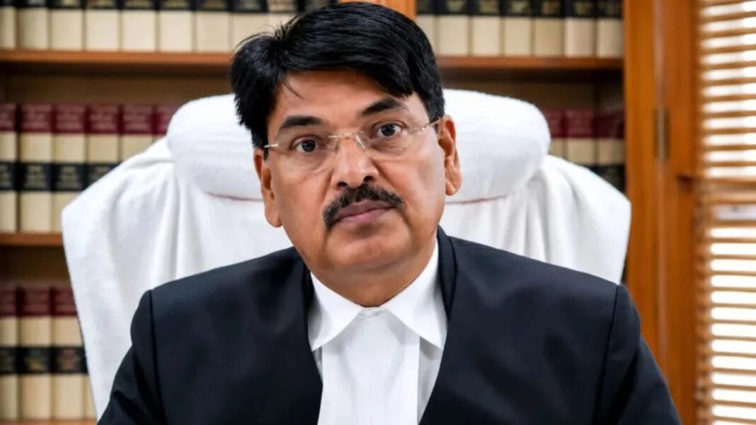 CJI विवाद में बार काउंसिल के चेयरमैन के इस्तीफे की मांग, आज ‘लीगल कॉकरोच’ करेंगे प्रदर्शन CJI विवाद में बार काउंसिल के चेयरमैन के इस्तीफे की मांग, आज ‘लीगल कॉकरोच’ करेंगे प्रदर्शन