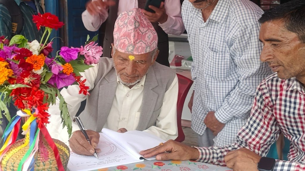 नेपाल को हिंदू राष्ट्र बनाने की मांग तेज, बैतड़ी में हस्ताक्षर अभियान ने पकड़ा जोर नेपाल को हिंदू राष्ट्र बनाने की मांग तेज, बैतड़ी में हस्ताक्षर अभियान ने पकड़ा जोर