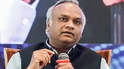 कर्नाटक में सरकारी परिसरों के इस्तेमाल पर लगेगी रोक, अनुमति लेना होगा जरूरी कर्नाटक में सरकारी परिसरों के इस्तेमाल पर लगेगी रोक, अनुमति लेना होगा जरूरी