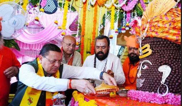देहरादून में गूंजे हर-हर महादेव के जयकारे, भव्य टपकेश्वर शोभायात्रा में शामिल हुए सीएम धामी देहरादून में गूंजे हर-हर महादेव के जयकारे, भव्य टपकेश्वर शोभायात्रा में शामिल हुए सीएम धामी