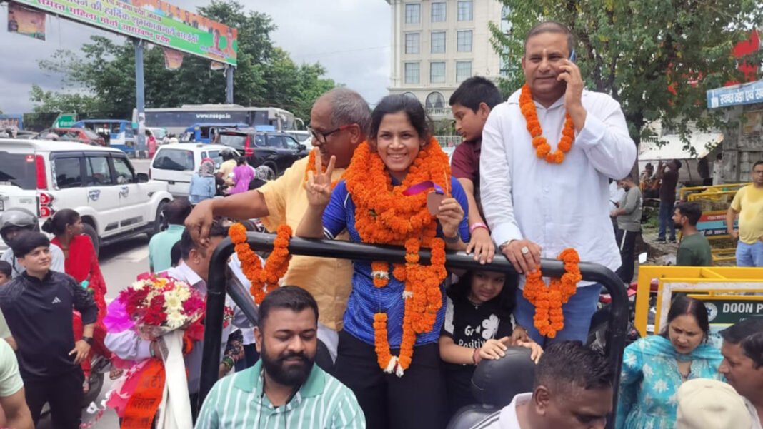 कॉमनवेल्थ गेम्स कांस्य पदक विजेता उन्नति शर्मा का देहरादून में भव्य स्वागत, सम्मान में उमड़ा शहर कॉमनवेल्थ गेम्स कांस्य पदक विजेता उन्नति शर्मा का देहरादून में भव्य स्वागत, सम्मान में उमड़ा शहर