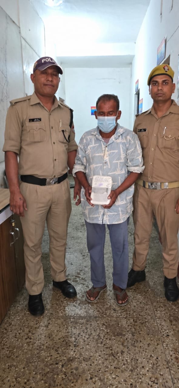 प्रॉपर्टी विवाद में तमंचा लहराकर फायरिंग का आरोपी गिरफ्तार, अवैध हथियार भी बरामद प्रॉपर्टी विवाद में तमंचा लहराकर फायरिंग का आरोपी गिरफ्तार, अवैध हथियार भी बरामद