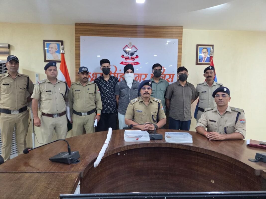 गदरपुर फायरिंग प्रकरण में चार गिरफ्तार, दो अभी पुलिस की पकड़ से दूर गदरपुर फायरिंग प्रकरण में चार गिरफ्तार, दो अभी पुलिस की पकड़ से दूर