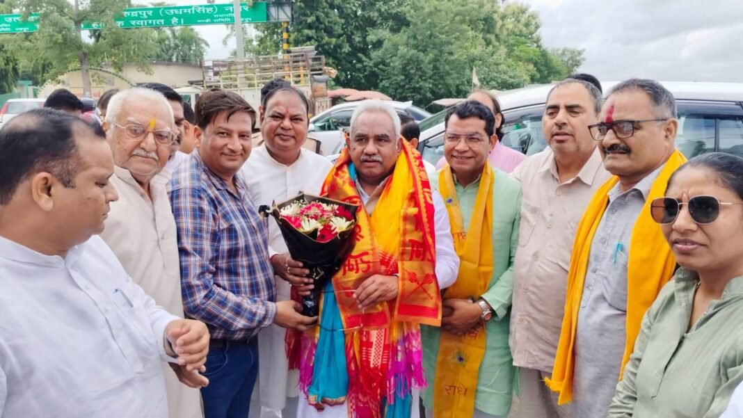 रुद्रपुर पहुंचे कैबिनेट मंत्री कौशिक,भाजपा कार्यकर्ताओं से मिले,संगठन को मजबूत करने पर जोर रुद्रपुर पहुंचे कैबिनेट मंत्री कौशिक,भाजपा कार्यकर्ताओं से मिले,संगठन को मजबूत करने पर जोर