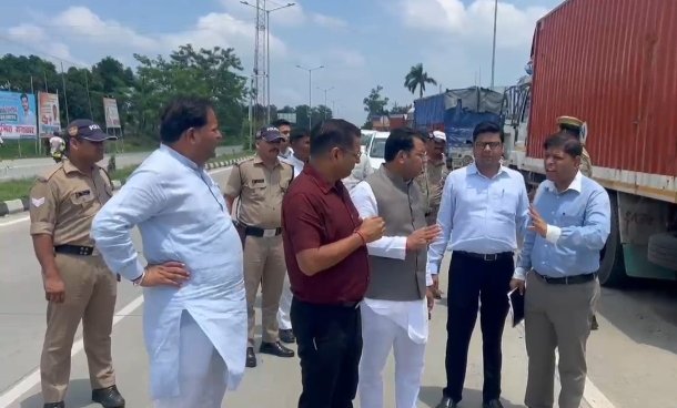 रूद्रपुर में भव्य प्रवेश द्वार बनाने के लिए स्थान चिन्हित,महापौर व विधायक ने अधिकारियों के साथ किया निरीक्षण रूद्रपुर में भव्य प्रवेश द्वार बनाने के लिए स्थान चिन्हित,महापौर व विधायक ने अधिकारियों के साथ किया निरीक्षण