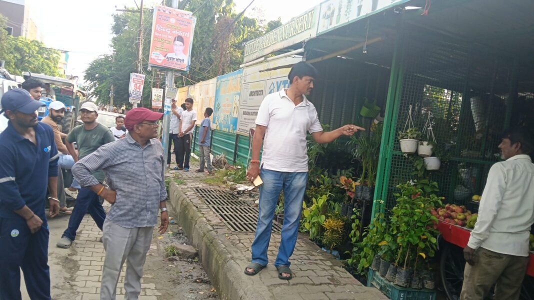 गरीबों पर नगर निगम का डंडा, धन्नासेठों का अतिक्रमण क्यों नहीं दिखता? गरीबों पर नगर निगम का डंडा, धन्नासेठों का अतिक्रमण क्यों नहीं दिखता?