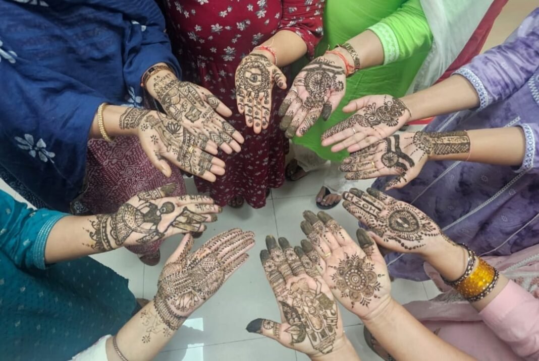यू ओ यू मे वंदे मातरम्’अभियान मेहंदी प्रतियोगिता का आयोजन यू ओ यू मे वंदे मातरम्’अभियान मेहंदी प्रतियोगिता का आयोजन