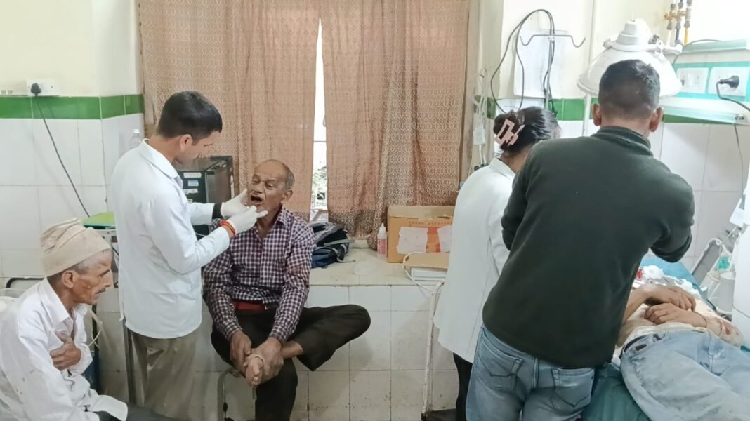 नैनीताल में बड़ा हादसा: ताकुला के पास 200 मीटर गहरी खाई में गिरी कार, चार घायल नैनीताल में बड़ा हादसा: ताकुला के पास 200 मीटर गहरी खाई में गिरी कार, चार घायल