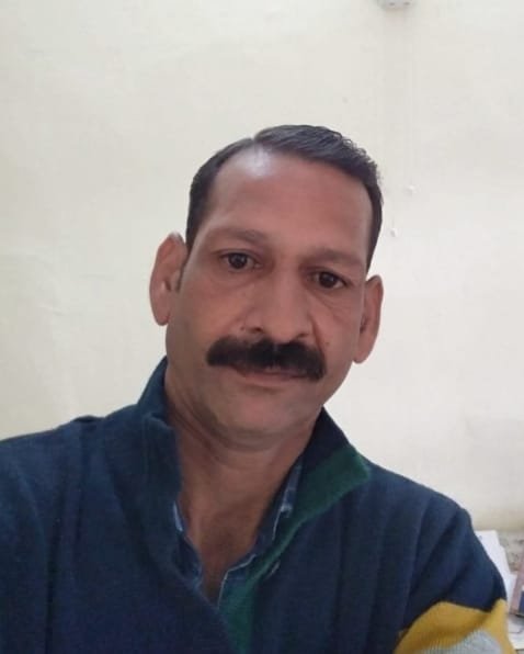 नैनीताल में 50 फीट नीचे खाई में गिरा टैक्सी चालक, मौके पर मचा हड़कंप नैनीताल में 50 फीट नीचे खाई में गिरा टैक्सी चालक, मौके पर मचा हड़कंप