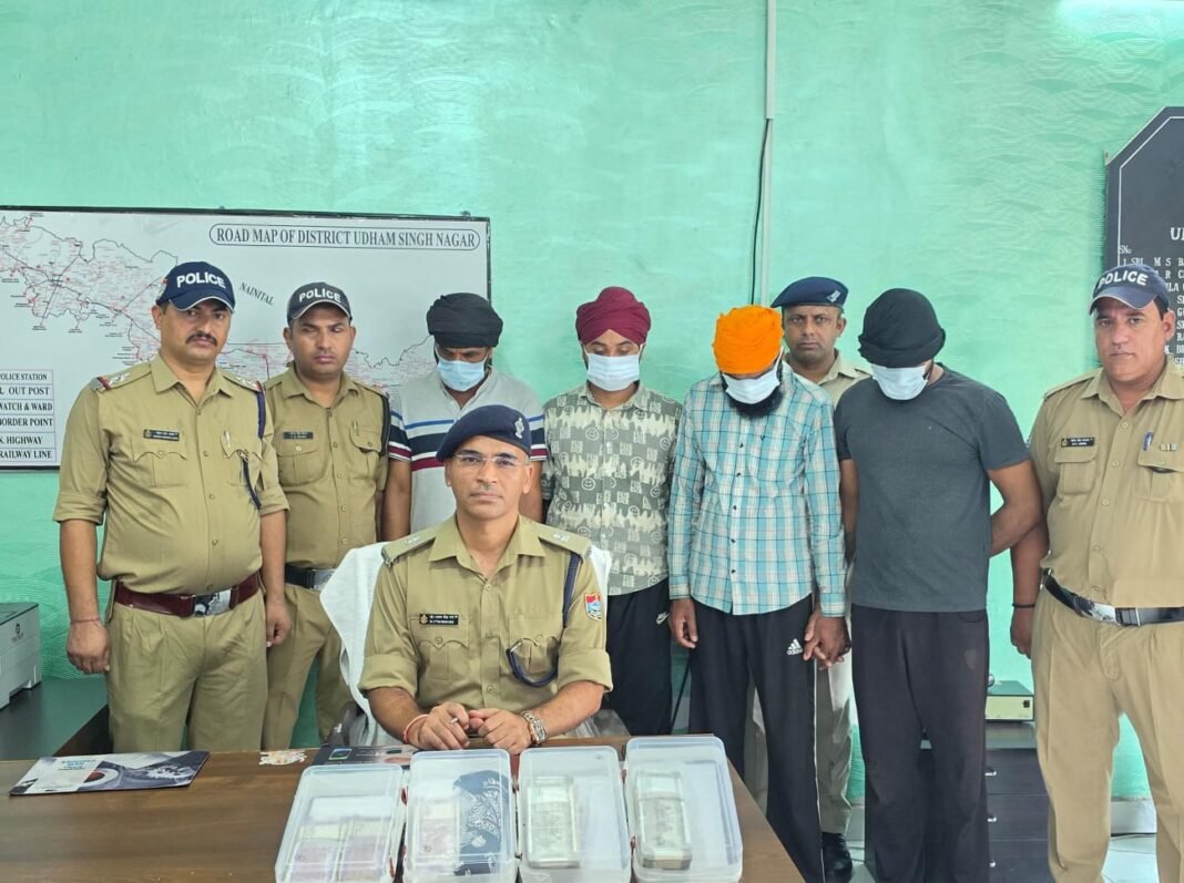पुलिस का कैश कलेक्शन कर्मी लूट का खुलासा,4 गिरफ्तार,एक नाबालिग भी संरक्षण में,4 आरोपी अभी फरार पुलिस का कैश कलेक्शन कर्मी लूट का खुलासा,4 गिरफ्तार,एक नाबालिग भी संरक्षण में,4 आरोपी अभी फरार