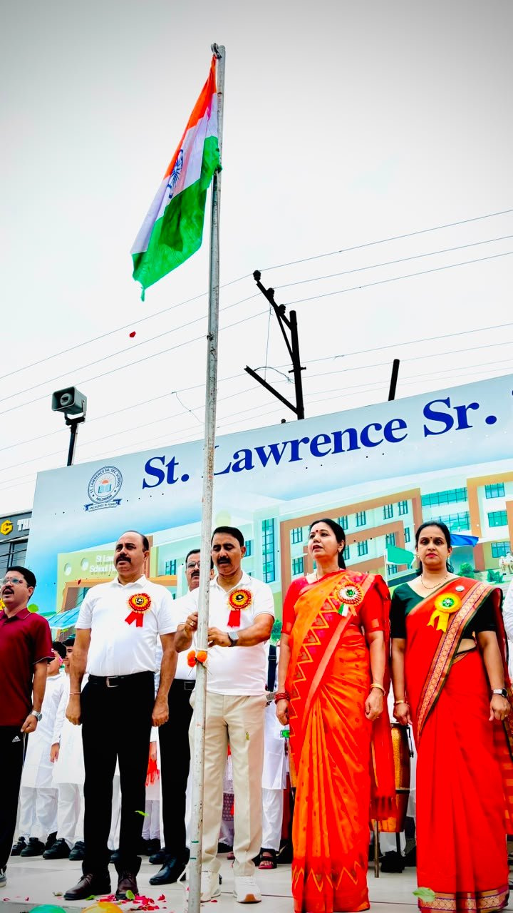 तिरंगे की शान, देशभक्ति की उड़ान — सेंट लॉरेंस में गूंजा राष्ट्रगौरव तिरंगे की शान, देशभक्ति की उड़ान — सेंट लॉरेंस में गूंजा राष्ट्रगौरव