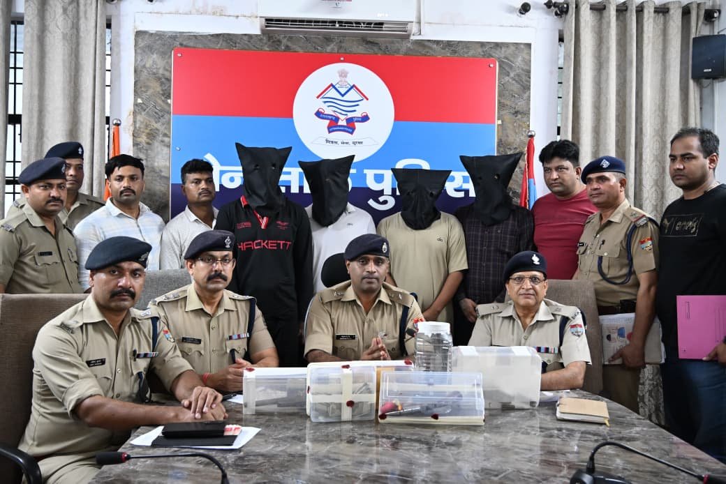 गोरापड़ाव डकैती में चार और गिरफ्तार, अब तक छह बदमाश पुलिस के शिकंजे में गोरापड़ाव डकैती में चार और गिरफ्तार, अब तक छह बदमाश पुलिस के शिकंजे में