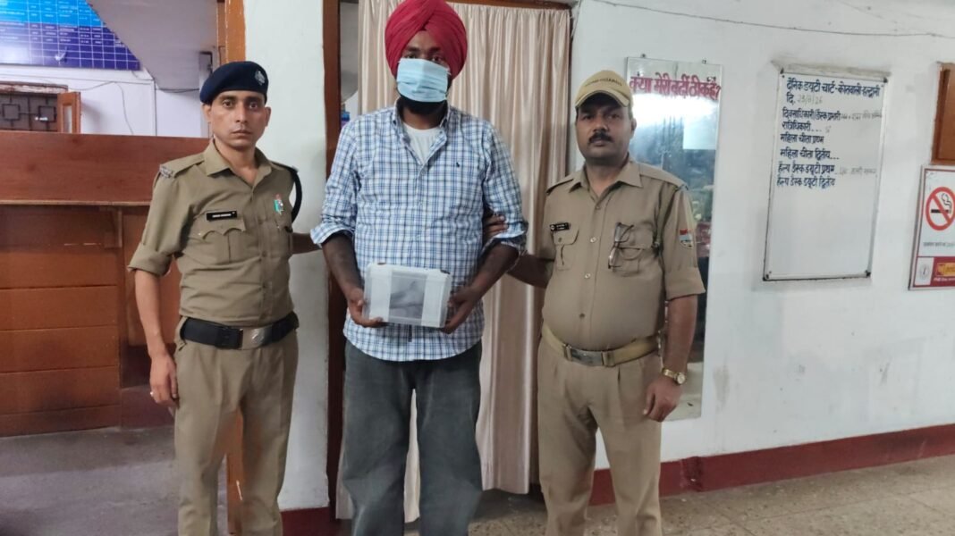 उपकारागार के बाहर कार से निकला तमंचा-कारतूस, युवक गिरफ्तार उपकारागार के बाहर कार से निकला तमंचा-कारतूस, युवक गिरफ्तार