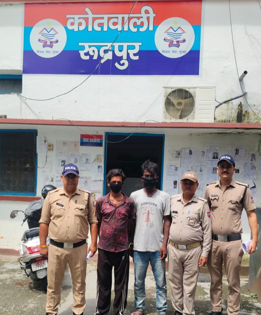 कोतवाली पुलिस ने यूपी के दो युवकों को किया गिरफ्तार,एक तमंचा और दूसरे में एक चाकू बरामद कोतवाली पुलिस ने यूपी के दो युवकों को किया गिरफ्तार,एक तमंचा और दूसरे में एक चाकू बरामद