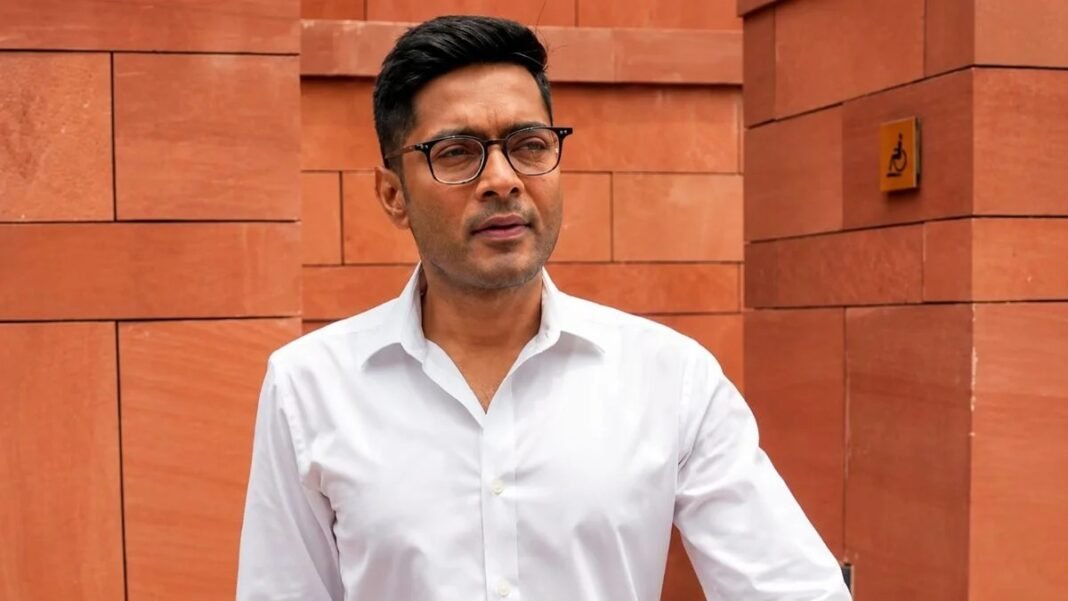 अभिषेक बनर्जी की बढ़ीं मुश्किलें, हमले और अवैध खनन के दो मामलों में घिरे TMC सांसद अभिषेक बनर्जी की बढ़ीं मुश्किलें, हमले और अवैध खनन के दो मामलों में घिरे TMC सांसद