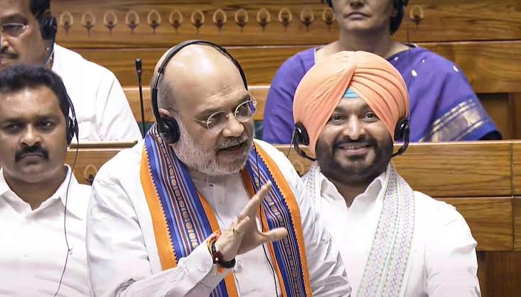 संसद में गतिरोध के बीच अमित शाह की विपक्ष को खुली चुनौती, बोले- हर सवाल का दूंगा जवाब संसद में गतिरोध के बीच अमित शाह की विपक्ष को खुली चुनौती, बोले- हर सवाल का दूंगा जवाब