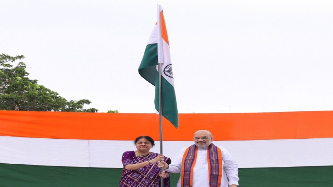 हर घर तिरंगा अभियान में बढ़-चढ़कर भाग लें देशवासी : अमित शाह हर घर तिरंगा अभियान में बढ़-चढ़कर भाग लें देशवासी : अमित शाह
