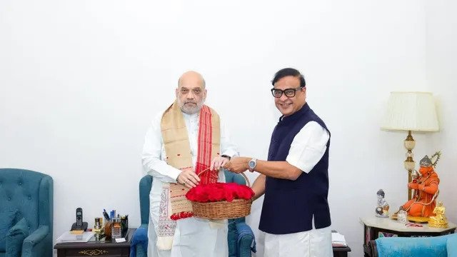 असम बाढ़ पर अमित शाह से मिले सीएम सरमा, केंद्र से हरसंभव मदद का मिला भरोसा असम बाढ़ पर अमित शाह से मिले सीएम सरमा, केंद्र से हरसंभव मदद का मिला भरोसा