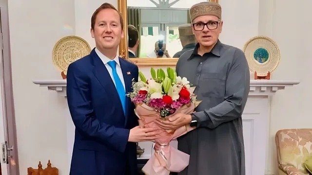 CM उमर से मुलाकात के बाद बोले अमेरिकी राजदूत, ‘भारत का महत्वपूर्ण हिस्सा है जम्मू-कश्मीर’ CM उमर से मुलाकात के बाद बोले अमेरिकी राजदूत, ‘भारत का महत्वपूर्ण हिस्सा है जम्मू-कश्मीर’
