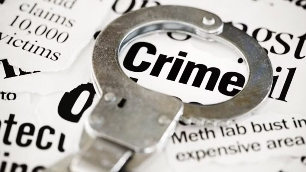 पीली कोठी में आधी रात लाठी-डंडों का तांडव, वीडियो वायरल… पुलिस बोली- तहरीर नहीं आई पीली कोठी में आधी रात लाठी-डंडों का तांडव, वीडियो वायरल… पुलिस बोली- तहरीर नहीं आई