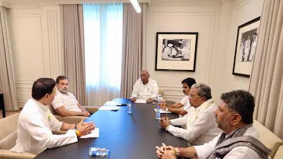 कर्नाटक कैबिनेट विस्तार में आखिरी वक्त तक चला सियासी ड्रामा, असंतोष और फेरबदल से बढ़ी कांग्रेस की चुनौती कर्नाटक कैबिनेट विस्तार में आखिरी वक्त तक चला सियासी ड्रामा, असंतोष और फेरबदल से बढ़ी कांग्रेस की चुनौती
