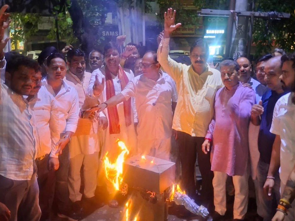 एसएसपी कार्यालय में कांग्रेस नेताओं के हंगामे के विरोध में भाजपा का प्रदर्शन एसएसपी कार्यालय में कांग्रेस नेताओं के हंगामे के विरोध में भाजपा का प्रदर्शन