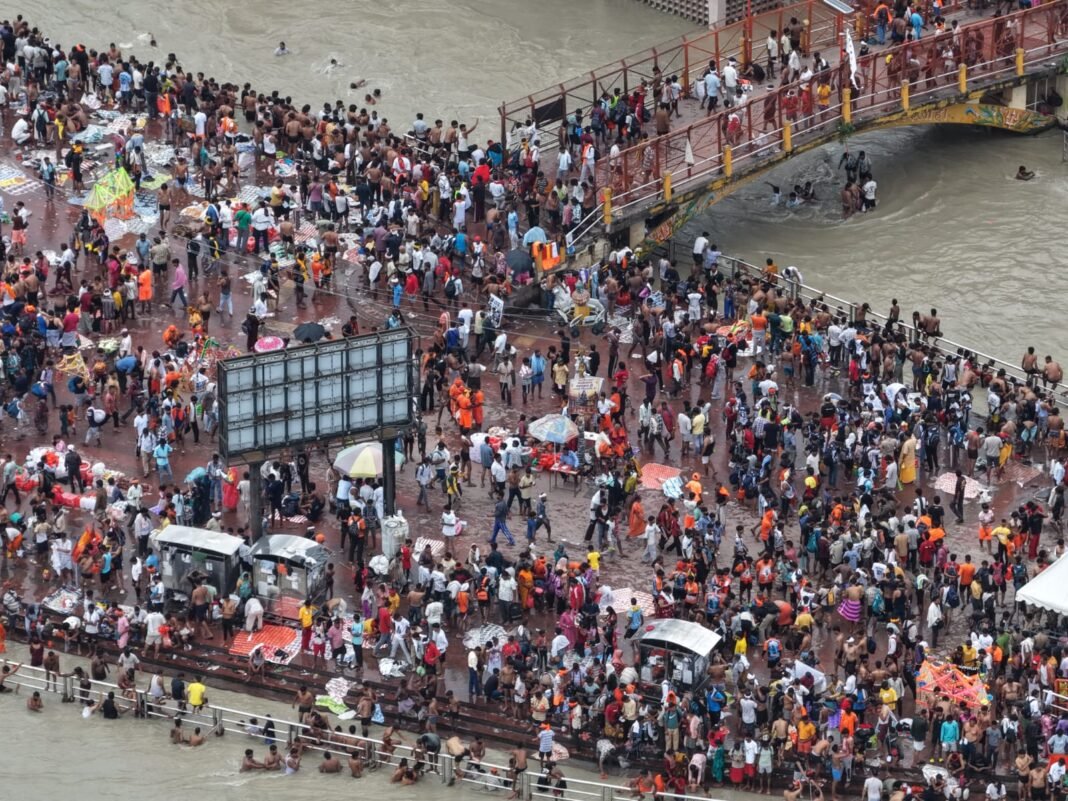 हरिद्वार में डाक कांवड़ियों का सैलाब, चार करोड़ से अधिक श्रद्धालुओं ने लगाई आस्था की डुबकी; पार्किंग फुल हरिद्वार में डाक कांवड़ियों का सैलाब, चार करोड़ से अधिक श्रद्धालुओं ने लगाई आस्था की डुबकी; पार्किंग फुल