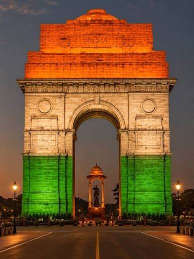 तिरंगे की रोशनी से जगमगाए देशभर के स्मारक, स्वतंत्रता दिवस पर दिखा देशभक्ति का रंग तिरंगे की रोशनी से जगमगाए देशभर के स्मारक, स्वतंत्रता दिवस पर दिखा देशभक्ति का रंग